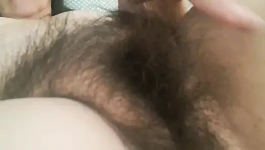 Vagina Berbulu dan Basah Dewasa