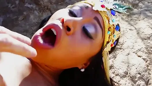 Seksi köle Arap usta tarafından sert sikiliyor