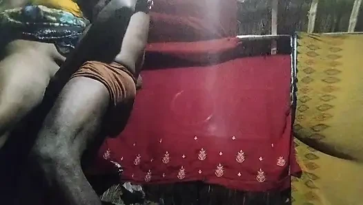 Chor ne chori karane aaya to bhabhi ne chor se boor chodane laga