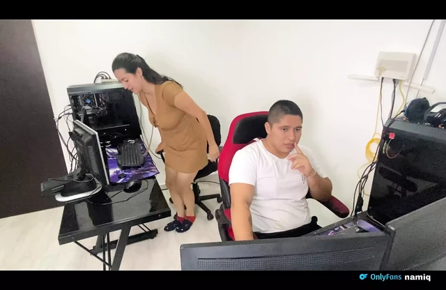 hot workers fuck during working hours