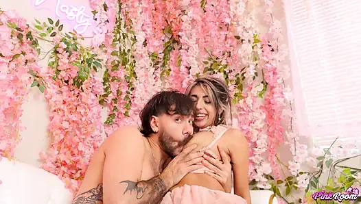 Kamar pink ep.29: luna columbiana si cewek nakal yang lagi menyusui dientot habis-habisan