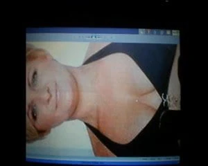 Απίστευτο αφιέρωμα στην καυτή milf Caroline Tensen