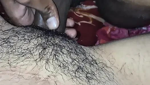 Cleandesibhabhi büyük zenci yarağı aldığı için amını yağlıyor