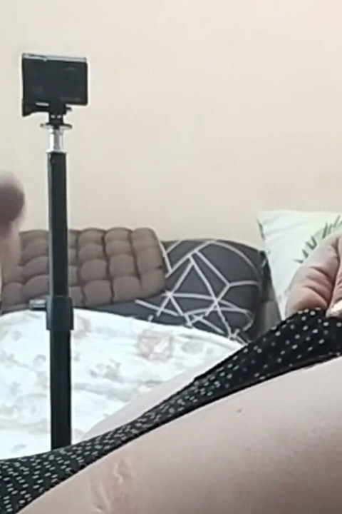 자위 후 정자로 가득 찬 시어머니의 팬티