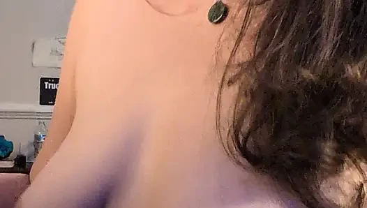 Geile milf squirtet bei der arbeit