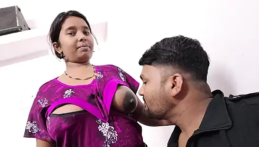 Devar apni bhabhi ki big boobs pahli bar aapne jibh se chat raha he - daver suking bhabhi boobs.