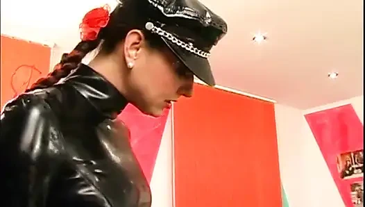 Фут-фетиш в латексном платье