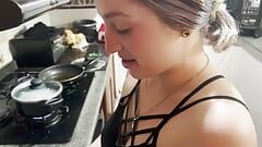 18 YEAR OLD GIRL FUCKS WHILE COOKING, SWALLOWS MILK AS PART OF THE RECIPE