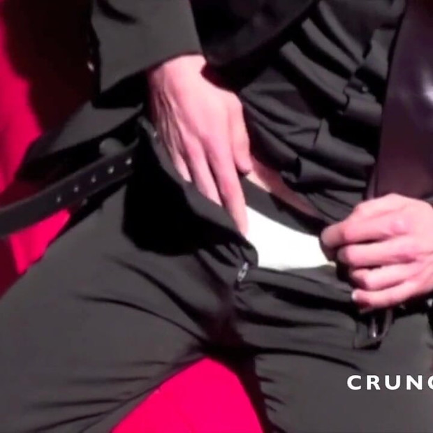 两个性感的 twinks 在后台啪