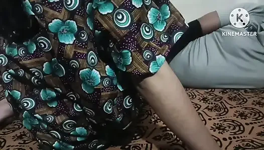 Зять занимается сексом с тещей в ее комнате, когда в комнате никого нет