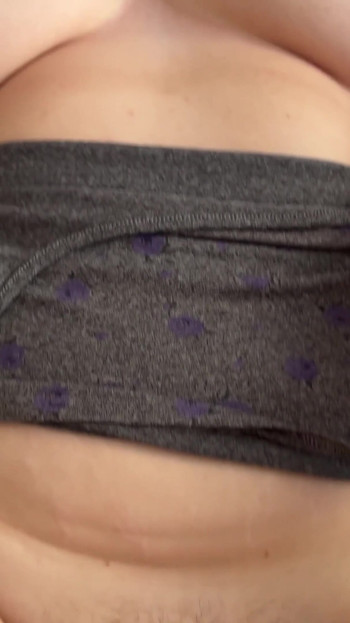 Moment palpitant de la "Soția țâțoasă se fute dimineața și are parte de spermă în pizda ei păroasă - VEDERE LA PERSOANA 1"