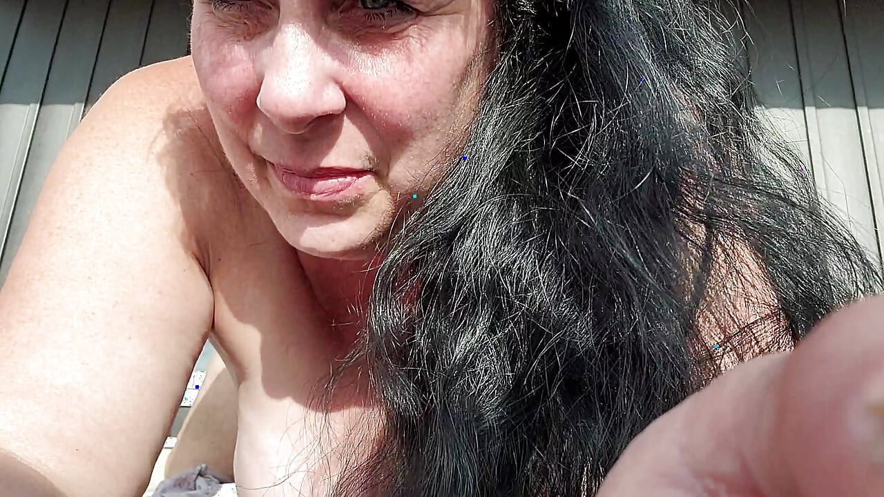 Big Booty Stepmom gets a surprise