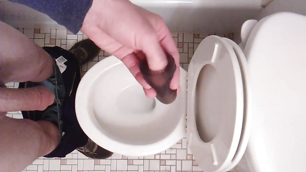 バスルームでセックススリーブと遊ぶ