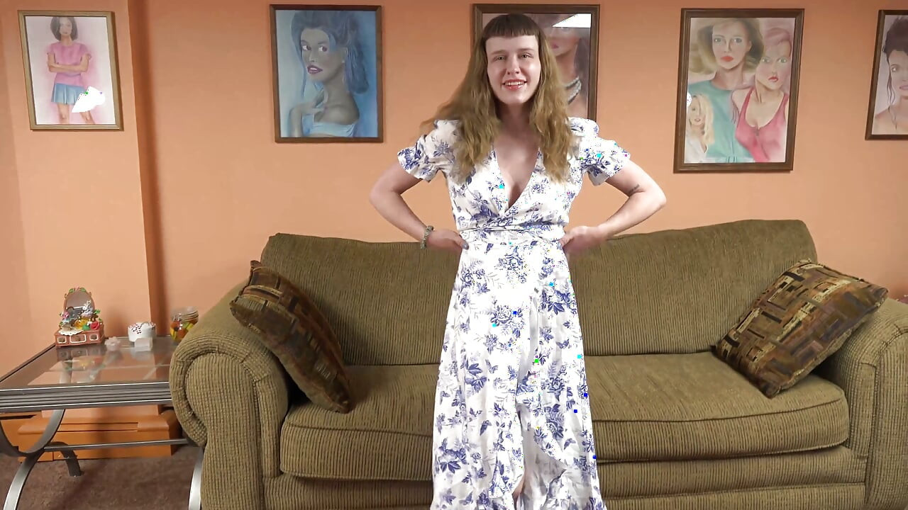 Brunetka Cutie Wynn Rider saje ptáka na porno konkurzu