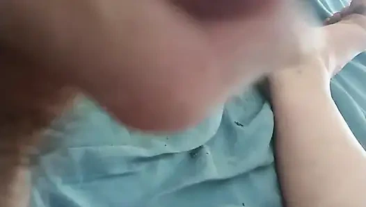 Моя набухшая головка делает жирную плевку после дрочки...