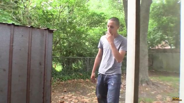 Pissing & jerking out some hot juice!