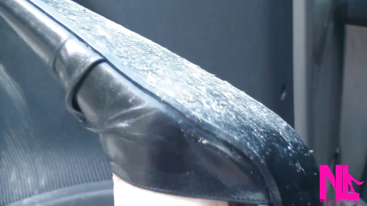 Cavando sucia Grava Miry en mis bombas de coño de tacón alto