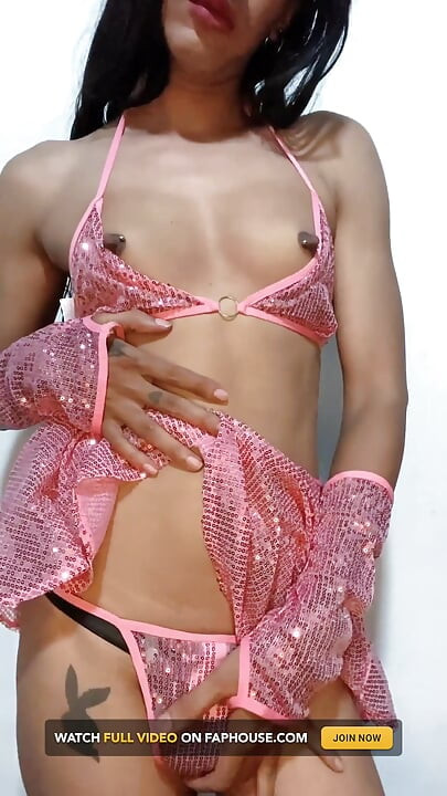 สาวกระเทยในกรงพรหมจรรย์