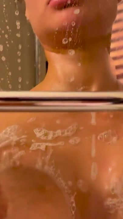 Monika Fox Home Masturbacja pod prysznicem | Klip 1