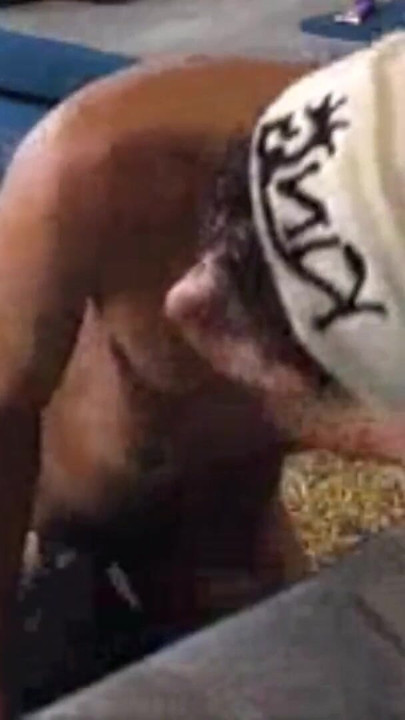 「ラテンキャスティングでの筋肉男とヤングボーイの舞台裏!」の驚愕の瞬間!