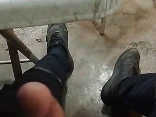 Mascuker - homem brinca com seu pau na webcam enquanto fuma