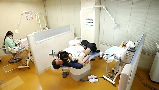 Der Zahnarzt, der immer wieder die augen vor mir versperrt