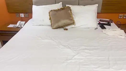 Aku tiba di rumah aku sange dan aku masturbasi sendirian di rumah