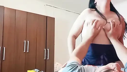 Azgın Üvey Annem Beni Yakalıyor Ve Döllenme Istiyor - Azgın Bir Kovboy Kız Gibi Üstüme Çıkıyor