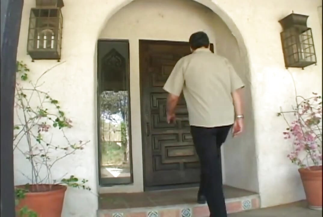 Ateşli orta yaşlı seksi kadın çifte sikiliyor