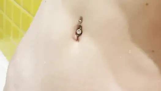 Step daddy caught me, in the bathroom while I was washing, and made my pussy cum. Karneli Bandi