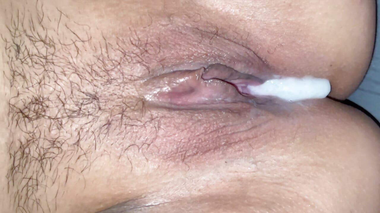Aquele gozo espirrou dentro de mim enquanto eu dormia