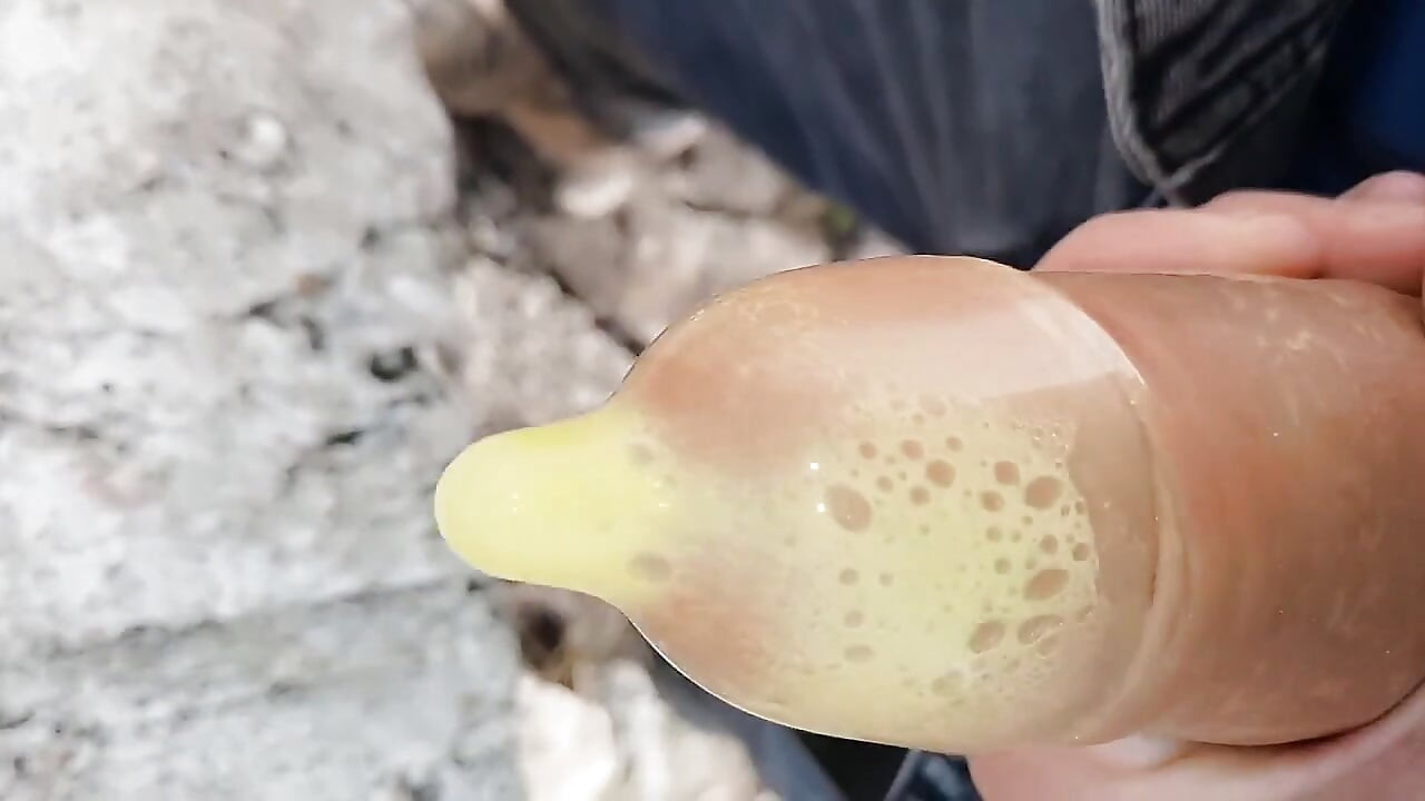 用过的避孕套撸管 - 撸管太快了, 以至于我在里面射精