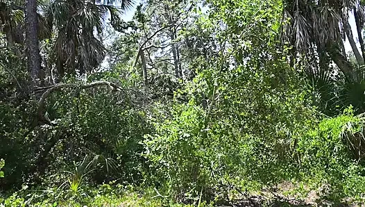 Прогулка на природе за кулисами и мастурбация по тропе