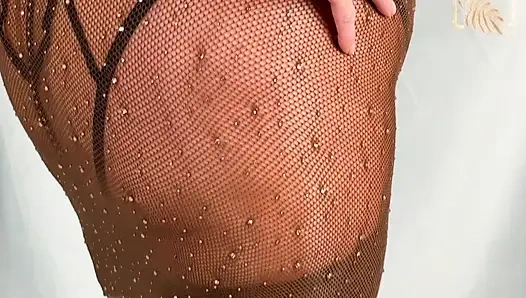 Mrs Mature Feet Strips for her Nylon Fans 387