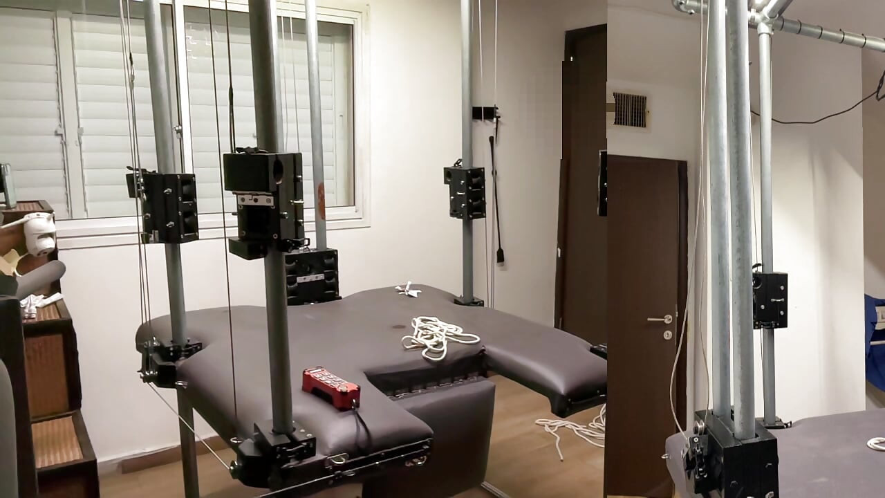 BDSM home session Yoggi with Ann, using my konstruktor machine