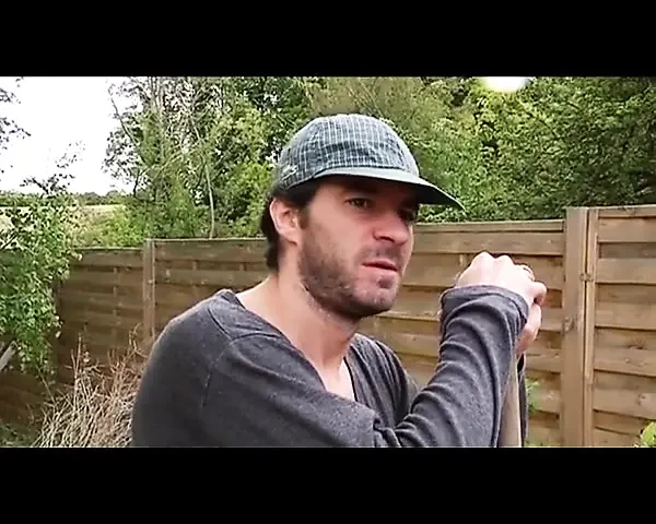 Gardener gets her horny enough to start masturbating