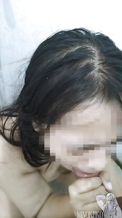 Κορίτσι γυμνασίου ρουφάει τον πούτσο του δασκάλου της στην τουαλέτα πίσω από το σχολείο για καλύτερο βαθμό - Minokiiko