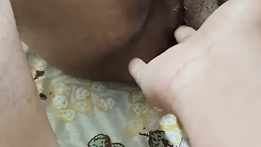 Göt deliğini çözüyor