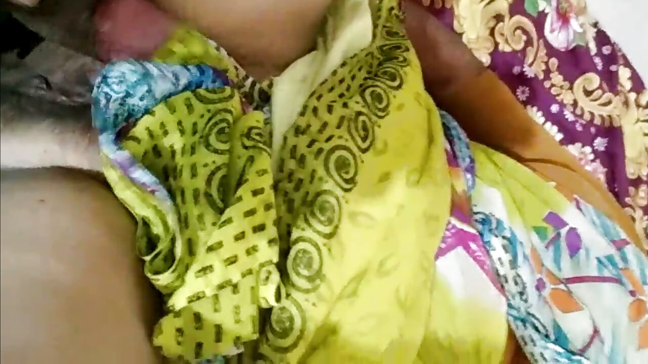 When I went to Didi's house, Didi went to the market in the morning and brother-in-law suddenly came home and brother-in-law tried to fuck me