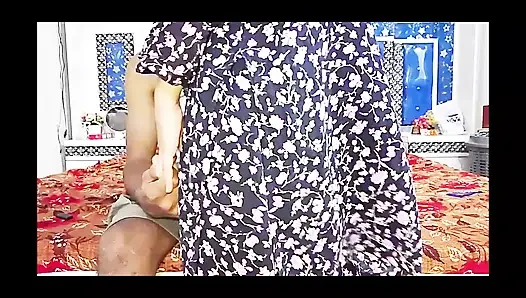 Paki Larki ne Chocolate lga kar Lun Choosa