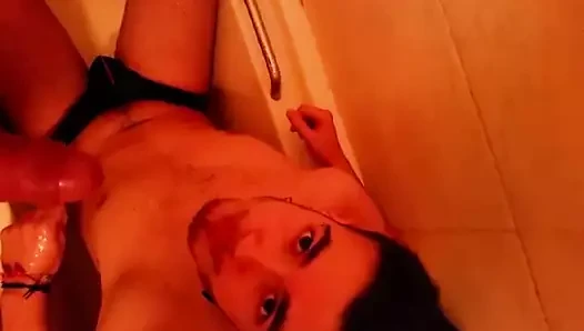 Κατουράω και πιπιλίζω