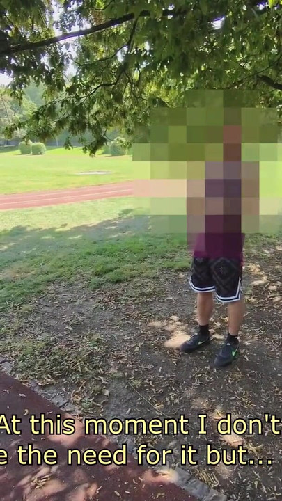 「ランダムストレート毛むくじゃらのマッスルランナーが初めての男性フェラチオを確信」の素晴らしい瞬間