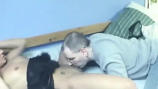 Mulut dan memek randy si cewek nakal rambut pirang dientot habis-habisan