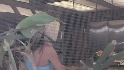 Beni sert sik ve sonra döllerini içmeme izin ver