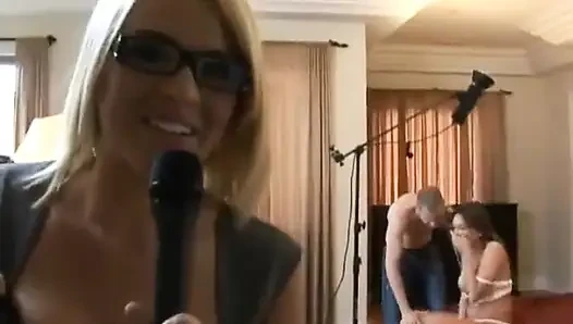 Büyük memeler iş başında - kryssy lynn, brazzers cumfidential reporter avn ödüllü brazzers sitesinin setinde