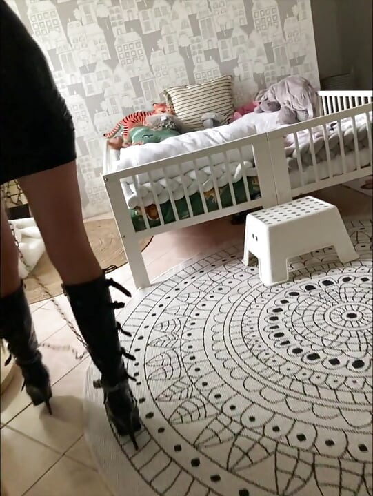 Latex maid service in high heels and chains