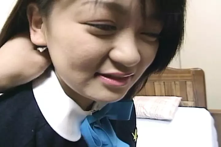 Hot Japanese schoolgirl likes getting fingered