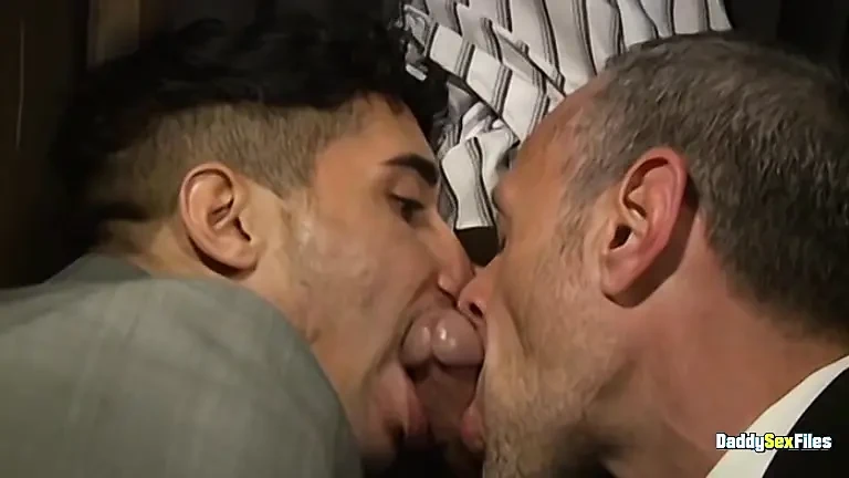 Daddysexfiles: Brock Rustin en hun collega's sluiten zich aan bij JD Ryder voor een after work orgie
