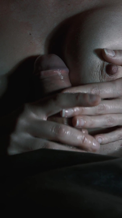 Hij Neukt Mijn Borsten En Komt Op Mijn Nek