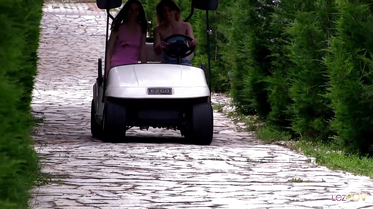 Moudrá lesba bude mít vždy u sebe sexuální hračku na jakékoli výletě do přírody